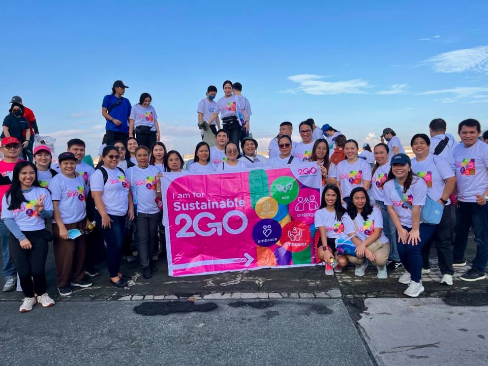 2GO employee-volunteers join annual International Coastal Cleanup photo