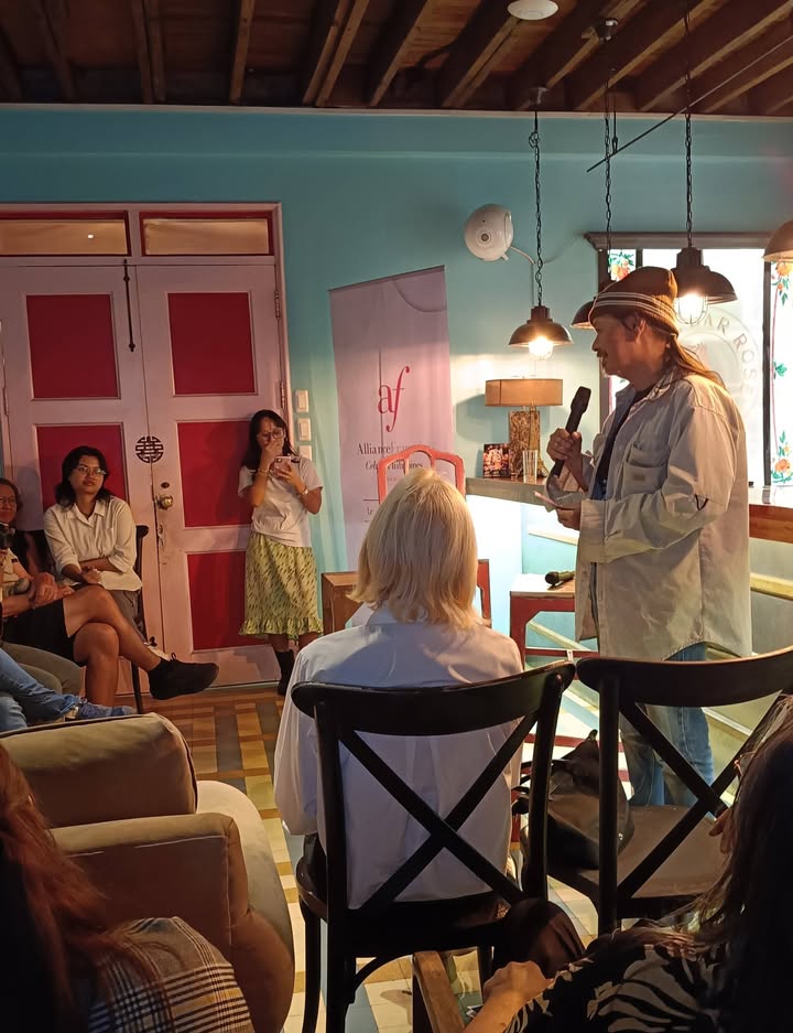 A night of poetry, conversations, and the promise of beginnings photo