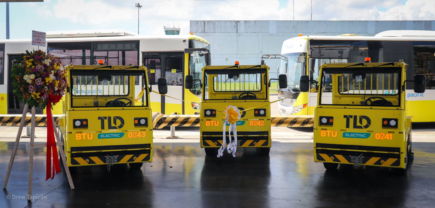 Cebu Pacific adds more ground equipment in Davao Airport photo