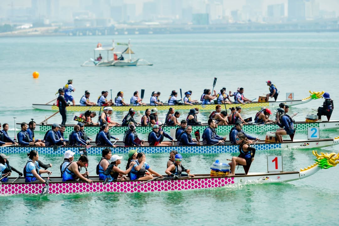 Paddles, power, and teamwork take center stage as more than 1,000 paddlers jo… photo