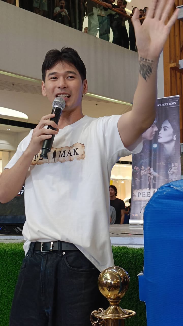 Wilbert Ross is here at the SM Seaside City Cebu for the Pee Mak mall show and… photo
